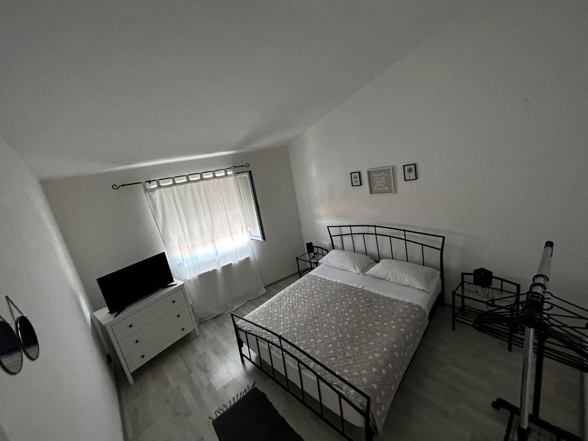 Apartments Petrovic Pirovac Zimmer foto