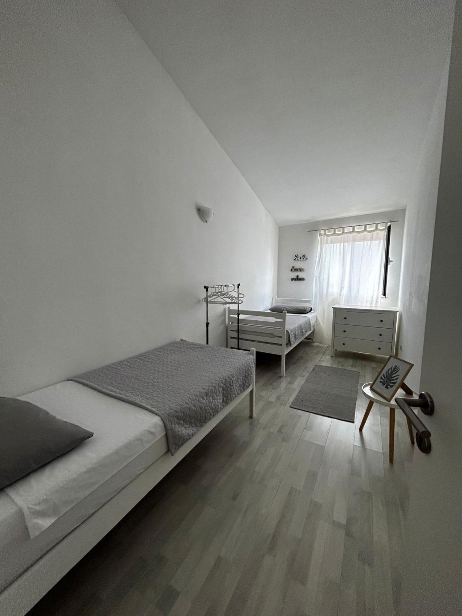 Apartments Petrovic Pirovac Exterior foto