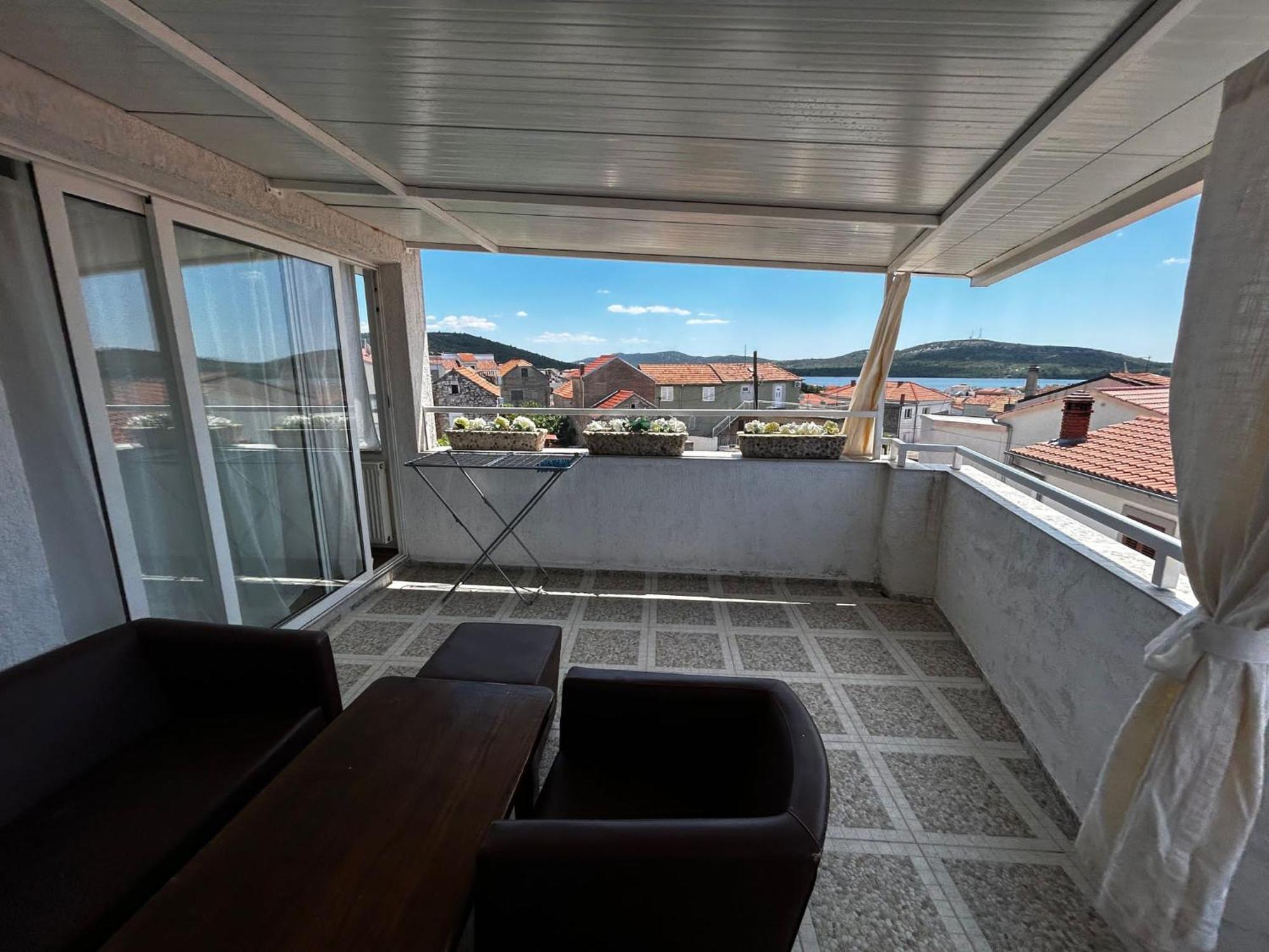 Apartments Petrovic Pirovac Exterior foto