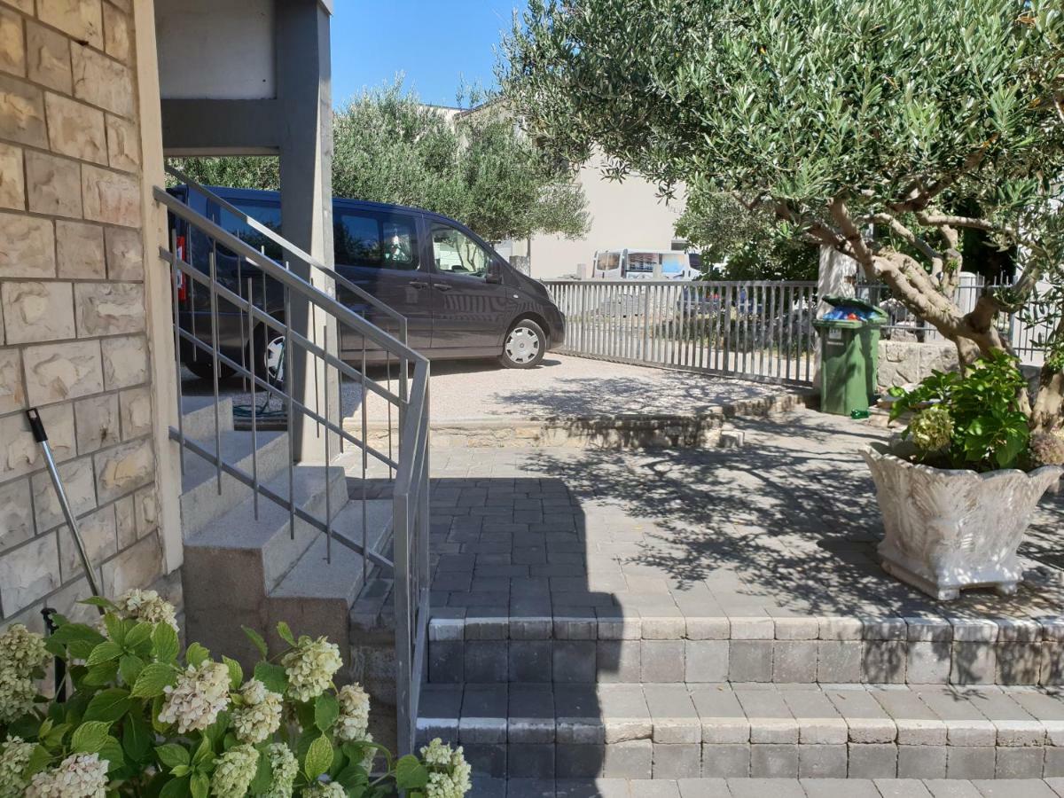 Apartments Petrovic Pirovac Exterior foto