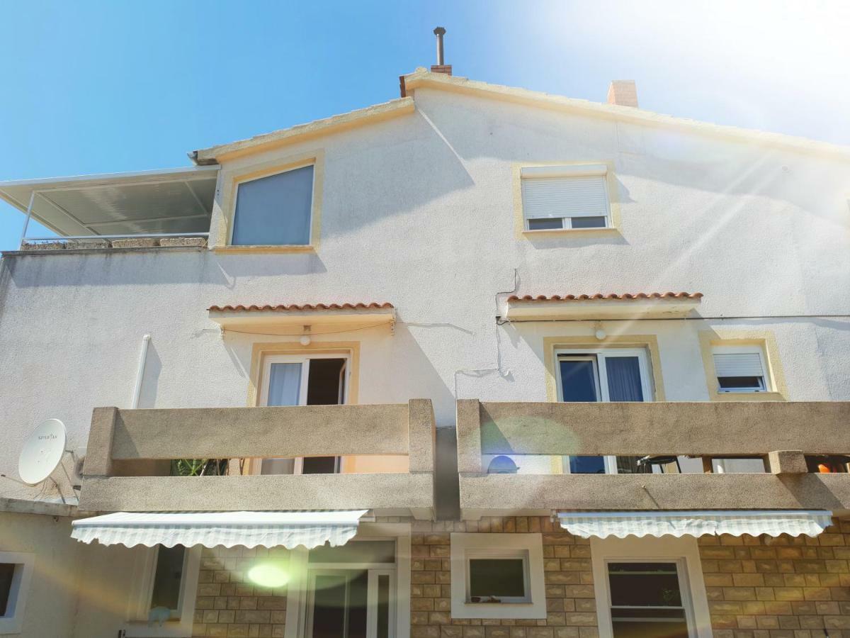 Apartments Petrovic Pirovac Exterior foto